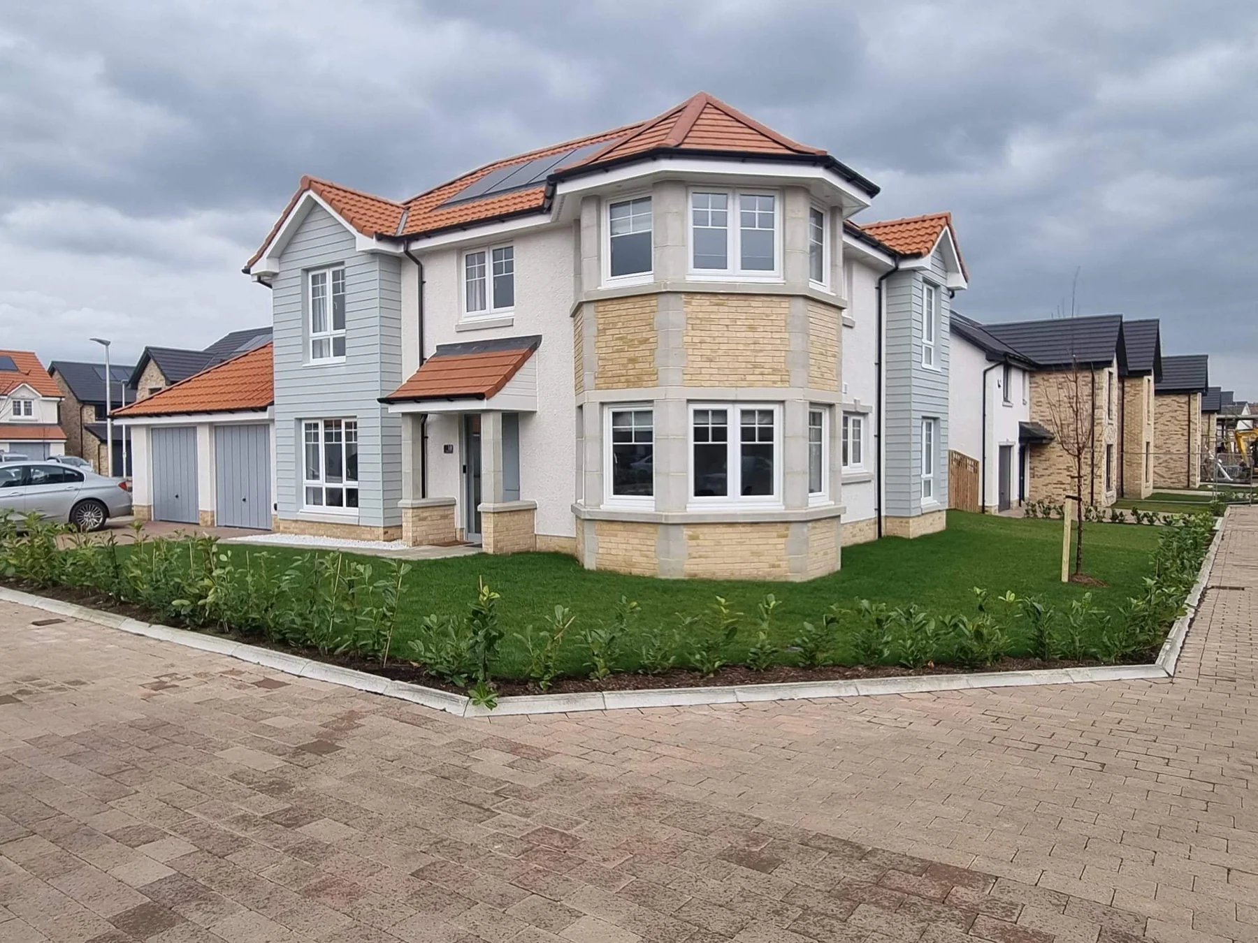 Residential paving setting featured by EBO Paving and Groundworks